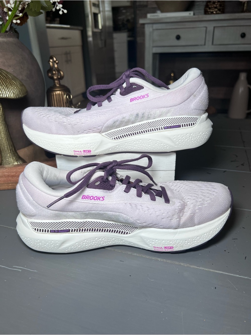 Brooks Women's Lavender Adrenaline Running Shoes Size 9 - Picture 2 of 10